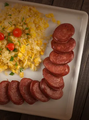 Linguiça Tipo Calabresa com Farofa