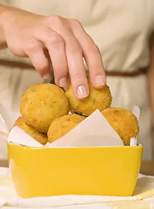 Bolinha de Presunto e Queijo Sadia