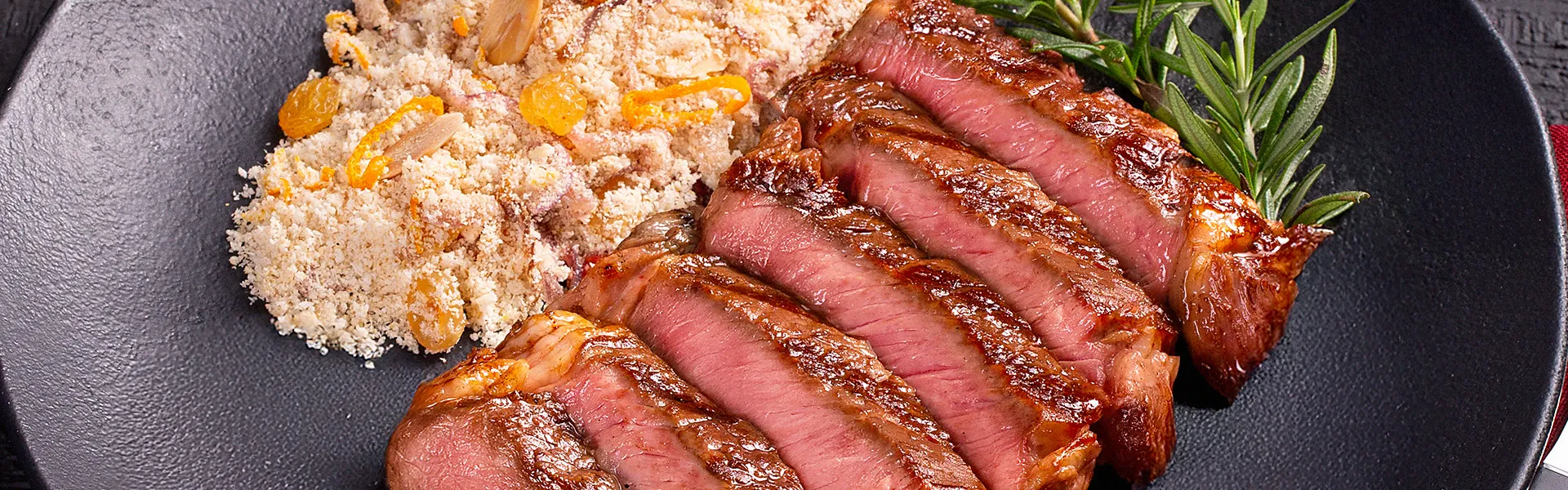 Filé de Costela com Manteiga de Alho e Farofa Natalina de Castanhas