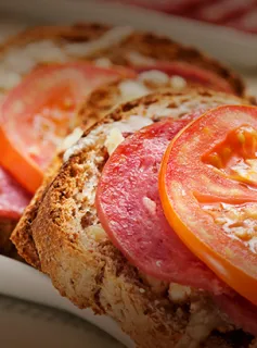 Pizza no Pão de Forma Integral com Salame