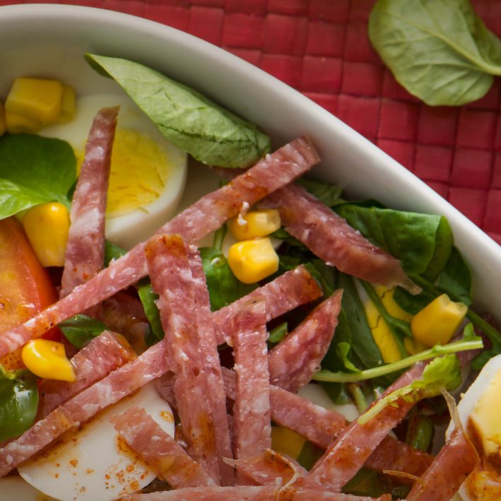 Salada de Rúcula com Salame Sadia e Ovos