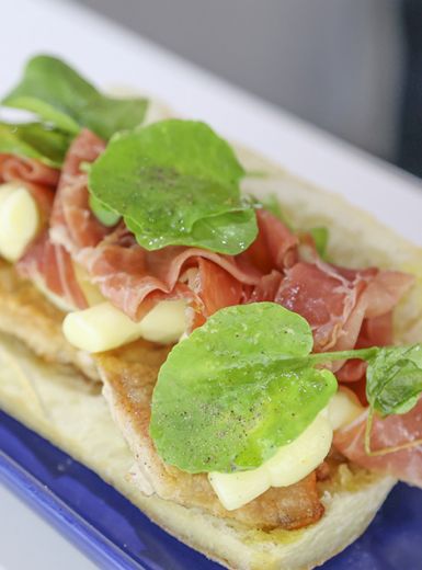Sanduíche Saltimbocca