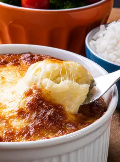 Escondidinho de Frango com Azeitona e Purê de Batatas