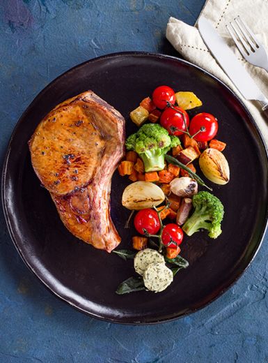 Short Rib Speciale na Manteiga de Sálvia e Legumes Assados