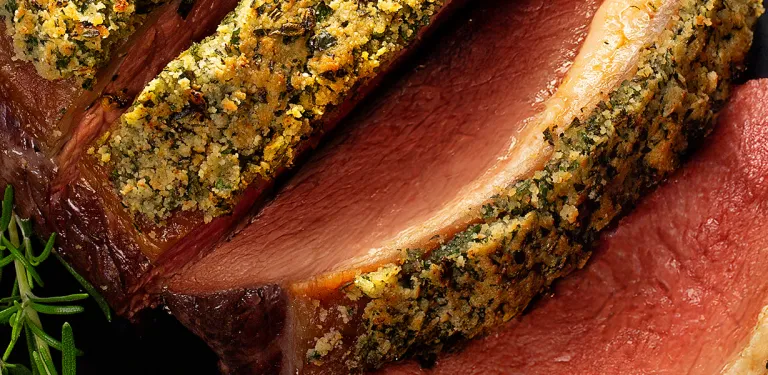 Picanha Assada com Crosta de Ervas, Sal Grosso e Arroz com Amêndoas