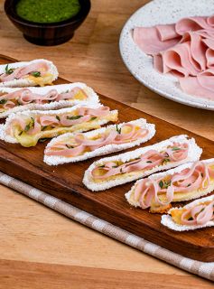 Barquinhas de Tapioca com Presunto, Queijo e Tomilho