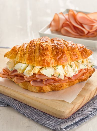 Croissant com Peito de Peru Sadia e Salada de Ovos