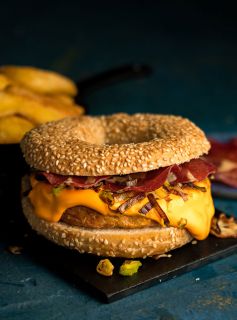 Bagel Burguer com Pepperoni e Cheddar