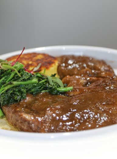 Ossobuco na Cerveja Preta com Cebolas por Chef Carla Pernambuco