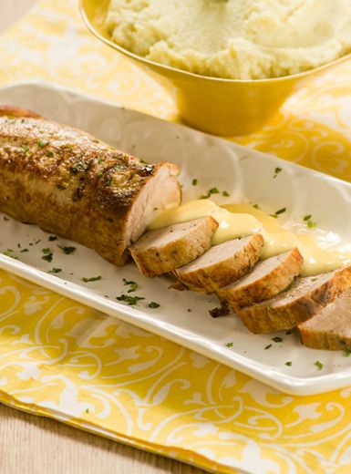 Filé Mignon Suíno com Molho de Mostarda e Purê de Batata Doce e Mel