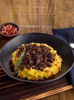 Ossobuco Angus com Purê de Mandioquinha e Bacon | Lollabr