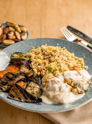 Coxas e Sobrecoxas de Frango com Cuscuz Marroquino