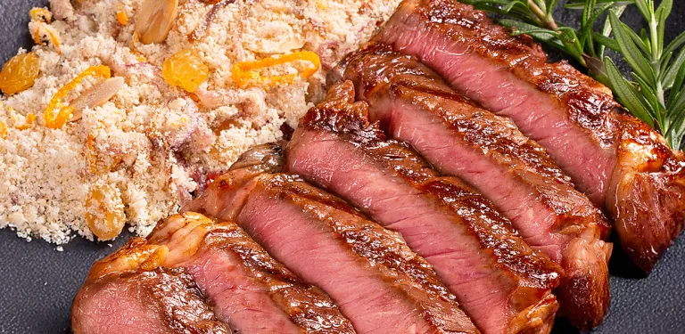 Filé de Costela com Manteiga de Alho e Farofa Natalina de Castanhas