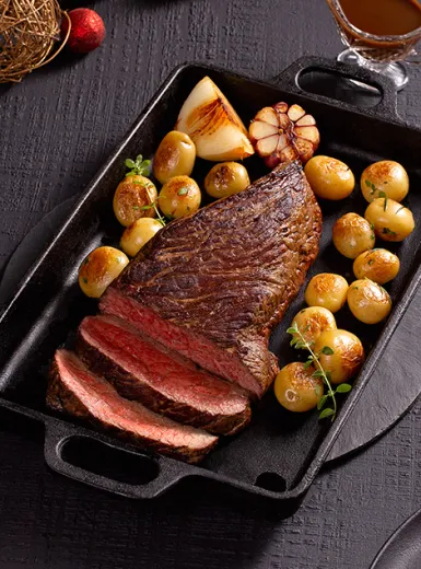 Maminha Assada ao Molho Madeira com Batatas Douradas