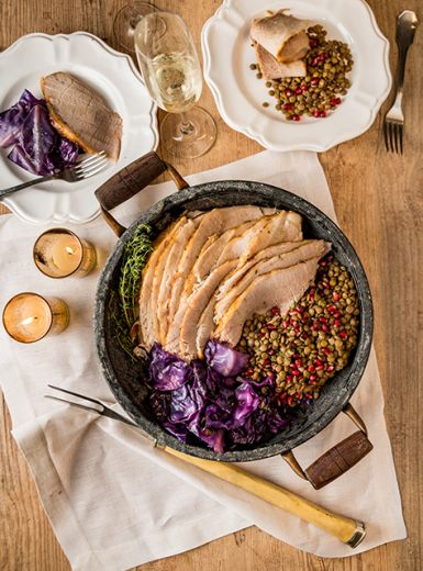 Pernil em Lascas com Lentilhas e Repolho Tostado