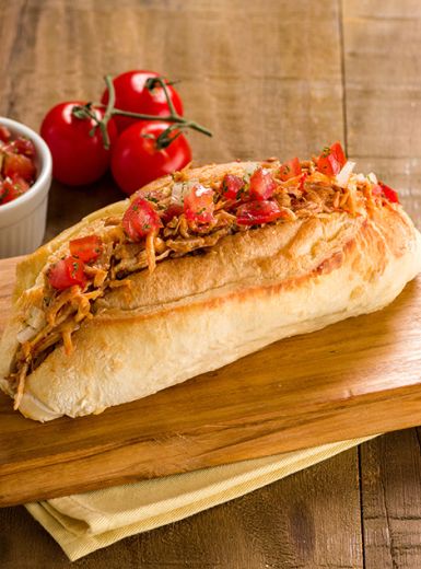 Sanduíche Pernil com Vinagrete