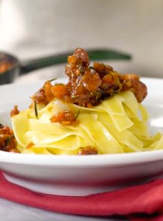 Talharim com Ragu de Linguiça
