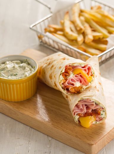 Wrap Quente de Presunto, Queijo Prato e Bacon Sadia, e Maionese Verde