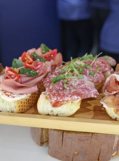 Trio de Bruschettas com Presunto Tipo Parma, Mortadela Bolonha e Salame Di Milano