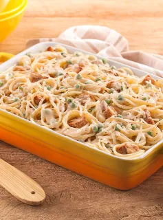 Macarrão com Pedaços de Lombinho ao Molho Branco