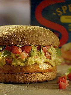Hambúrguer de Frango com Lemon Pepper Sadia Speciale e Guacamole