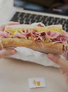 Sanduíche de Presunto com Salada de Repolho