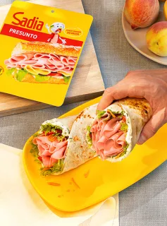 Wrap Fresco de Presunto, Salada e Creme de Ricota: