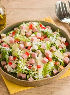 Salada de Presunto Sadia em Cubos com Lascas de Parmesão