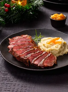 Contra Filé ao Molho de Damasco com Purê de Batata Doce
