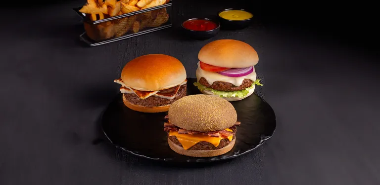 Hambúrgueres com Batata Rústica