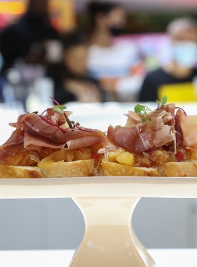 Toast de Presunto Tipo Parma Sadia Speciale com Chutney de Maçã