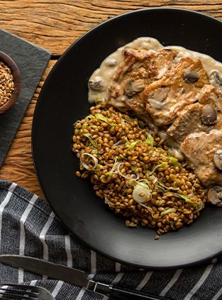 Escalope de Mignon Suíno com Alho Poró