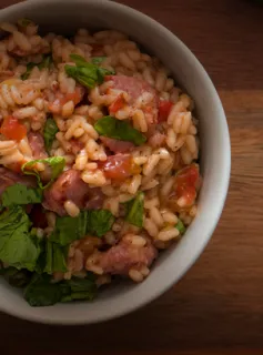 Risoto de Linguiça Sadia, Tomate e Rúcula