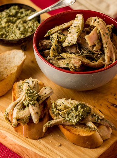 Lascas de Peru Manteiga e Ervas ao Pesto