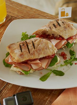 Sanduíche de Peito de Peru com Geléia de Tomate