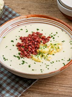 Caldo de Couve-flor com Crocante de Linguiça Tipo Calabresa