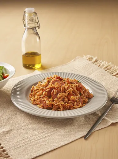 Salsicha Refogada com Arroz e Salada de Alface Simples