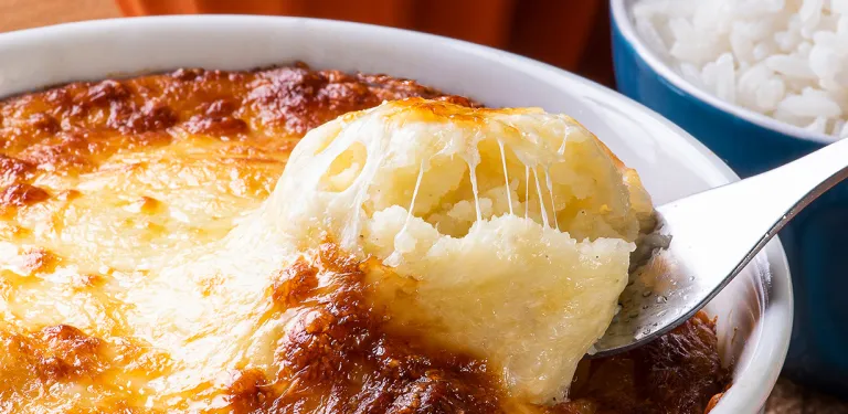 Escondidinho de Frango com Azeitona e Purê de Batatas