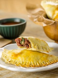 Empanada de Carne Moída e Escarola