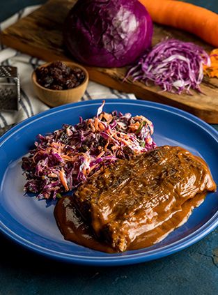 Costela Suína com Molho Barbecue e Salada Coleslaw