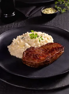 Bife Ancho com Manteiga de Ervas e Risoto de 4 Queijos