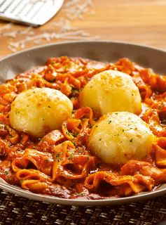 Presunto de Peru ao Molho de Tomate com Batata e Queijo Mussarela
