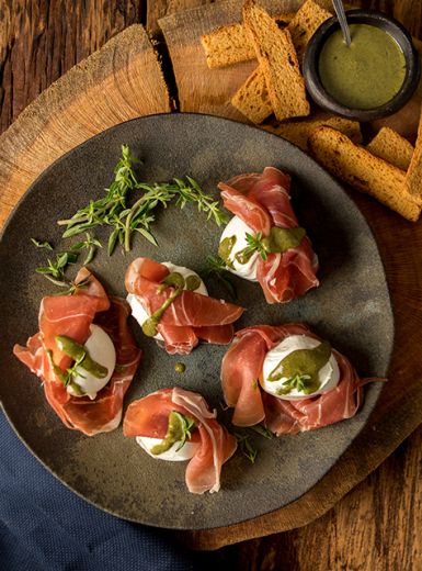 Presunto Speciale com Mussarela de Búfala e Pesto