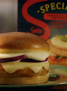 Hambúrguer de Frango com Pepperoni Sadia Speciale e Creme Azedo