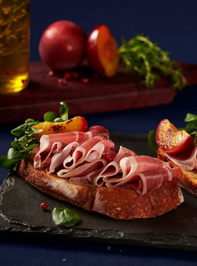 Toast de Presunto Cru Sadia Speciale com Pêssego Grelhado