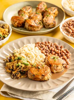 Bifinho de Mignon Suíno com Arroz, Feijão e Farofa