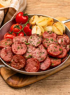 Linguiça Calabresa com Mini Cebola e Tomatinho