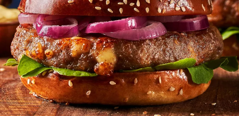 Hambúrguer com Queijo e Molho de Mostarda