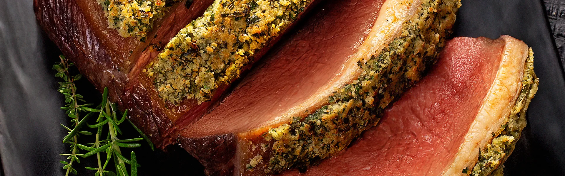 Picanha Assada com Crosta de Ervas, Sal Grosso e Arroz com Amêndoas